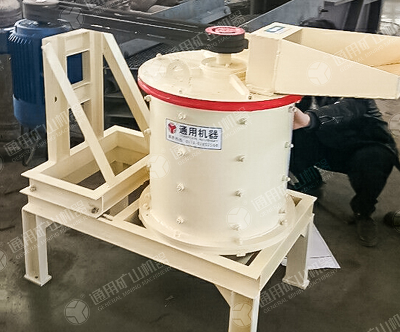 復(fù)合式破碎機(jī)試機(jī)準(zhǔn)備中