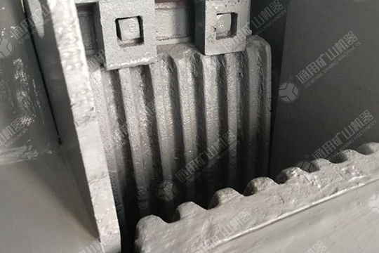 顎式破碎機(jī)鄂板
