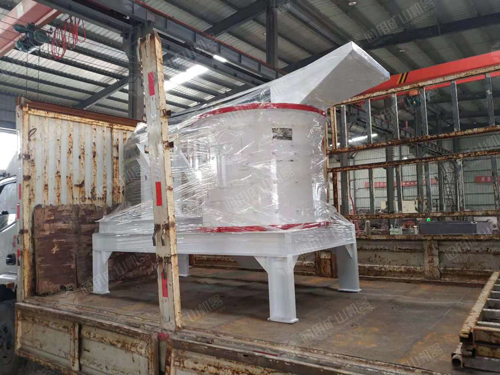 復(fù)合式破碎機發(fā)貨