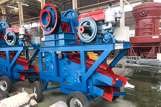 小型輪胎顎破+振動篩移動破碎站