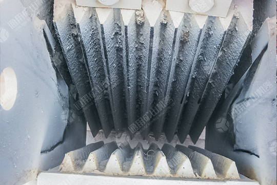 顎式破碎機軸承溫度過高的原因