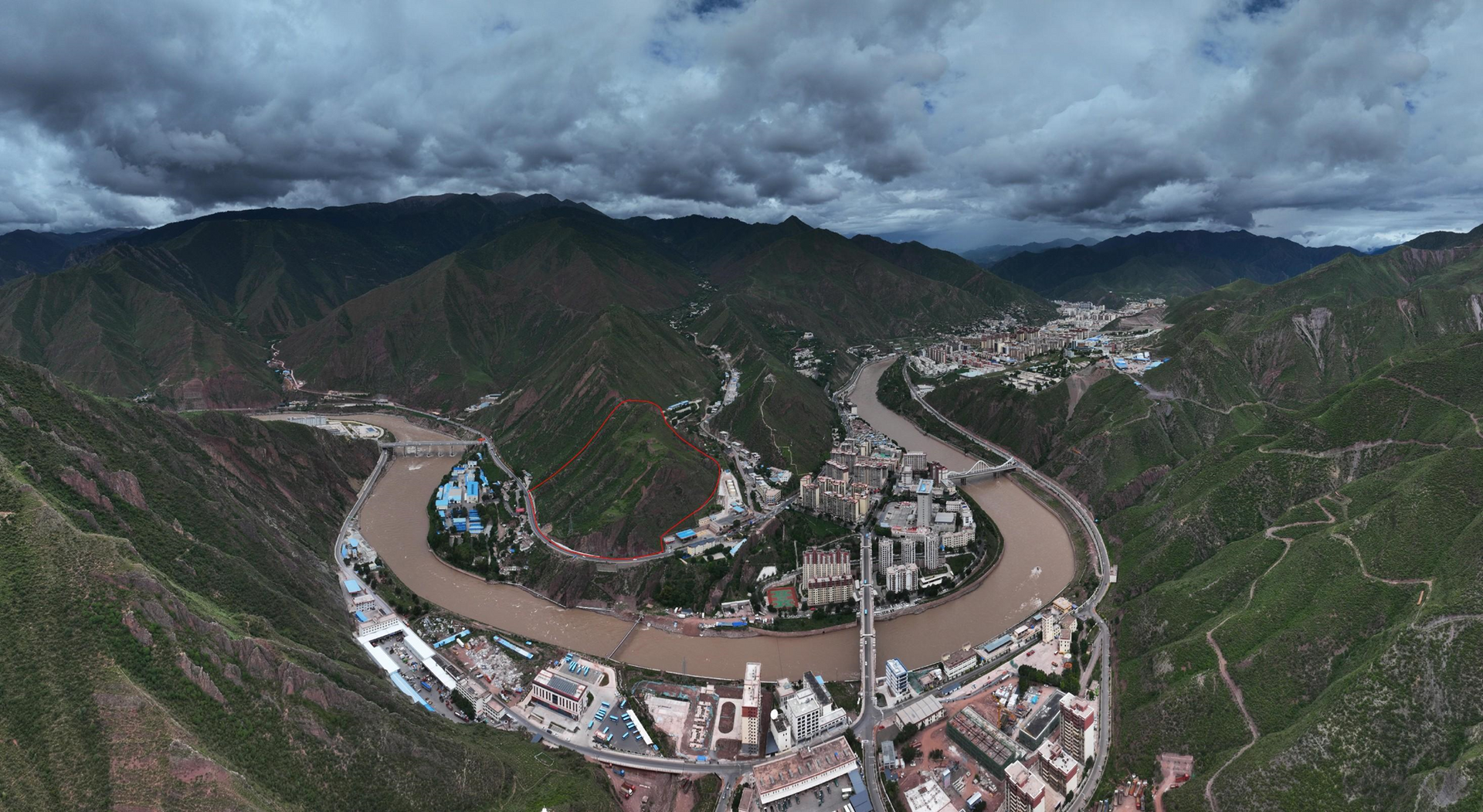 4.迥·拉達(dá)堪布遺址周圍景觀地貌（李萌葳  供圖）