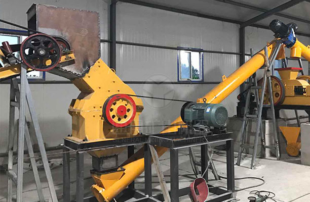 錘式破碎機(jī)現(xiàn)場