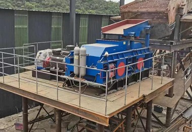 對(duì)輥式破碎機(jī)客戶現(xiàn)場